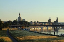 Dresden - Silhouette zur Goldenen Stunde